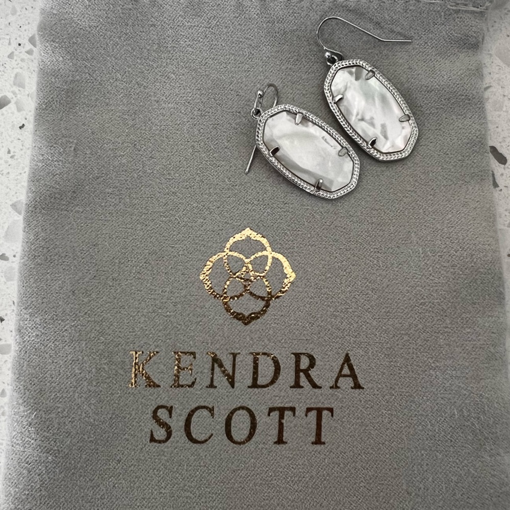 Kendra Scott drop earrings